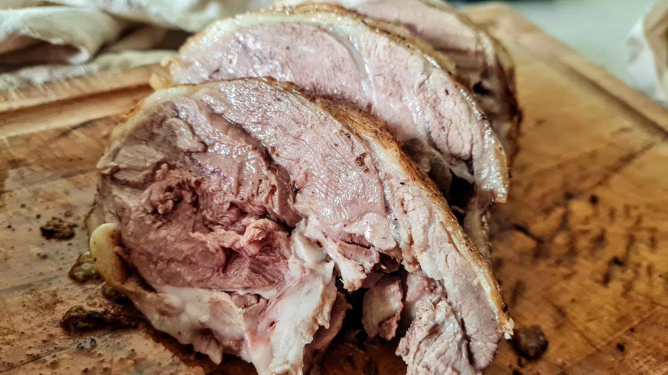 Épaule d'agneau entière rôtie au four, inratable - Ça a Leyre bon