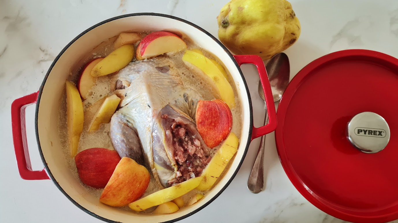 Faisan au cidre et aux pommes-coing rôti au four - Ça a Leyre bon